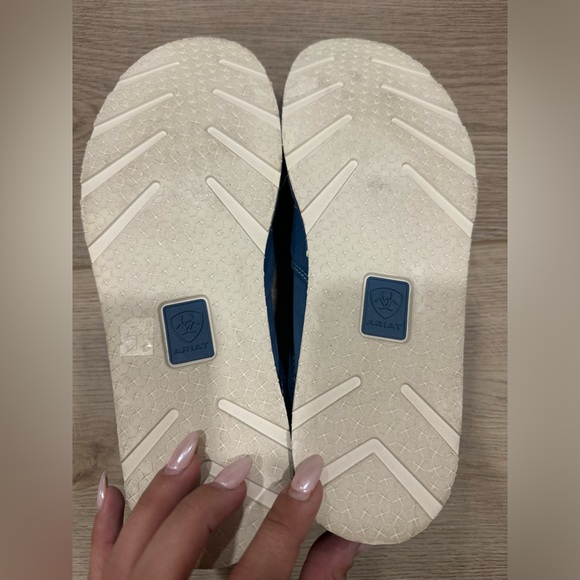 NWT Ariat English Cruiser Shoes - Picture 2 of 4